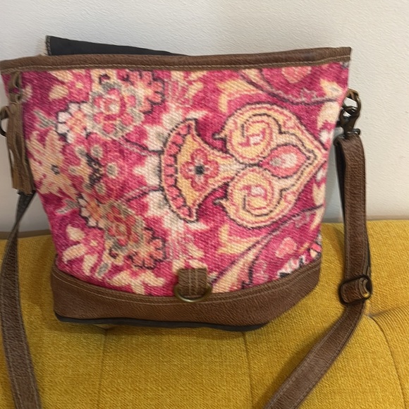 Gently used Myra Bag 100% cotton carve 100% leather ..☘️☘️ - Picture 2 of 9